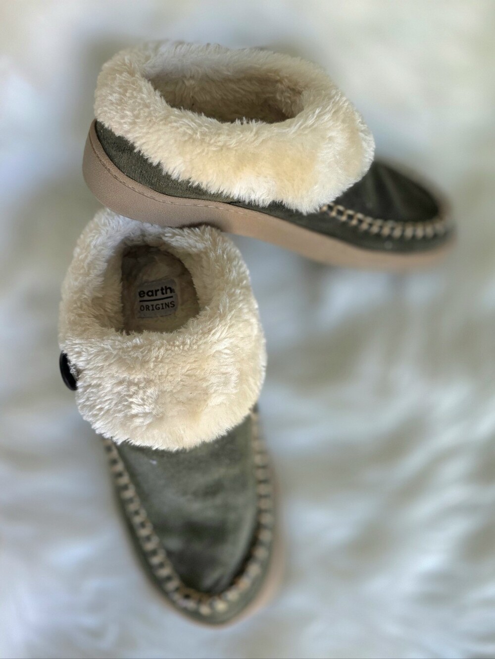 Earth Origins Sage Green Fur Lined Nonslip Bottom Slippers Size 5W/3.5Y